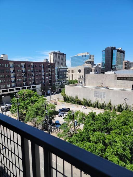 Sodo City Gem: Rooftop Skyline Pool Parking Wi-Fi Houston Ngoại thất bức ảnh