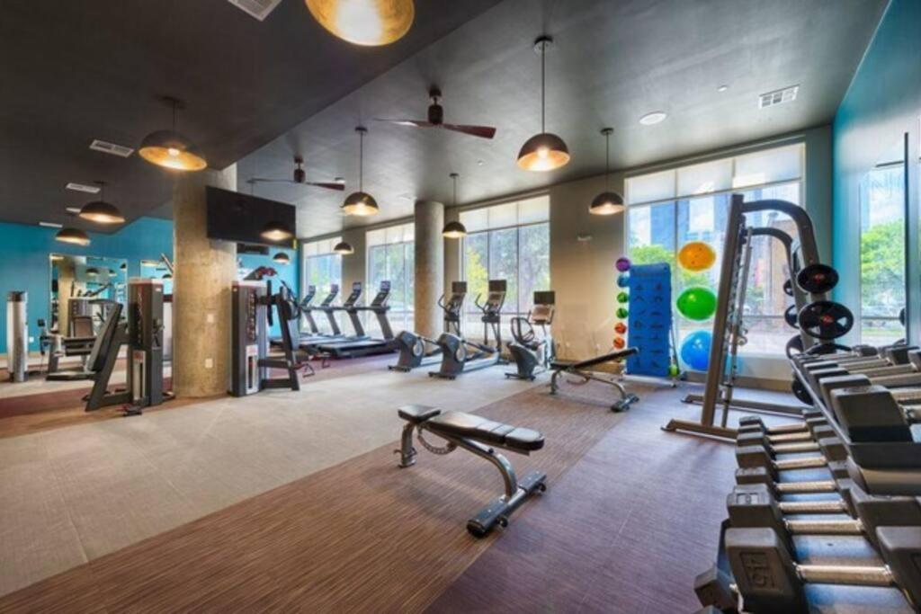 Sodo City Gem: Rooftop Skyline Pool Parking Wi-Fi Houston Ngoại thất bức ảnh
